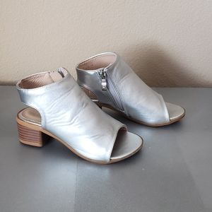 Open-toe booties - size 11 little kids